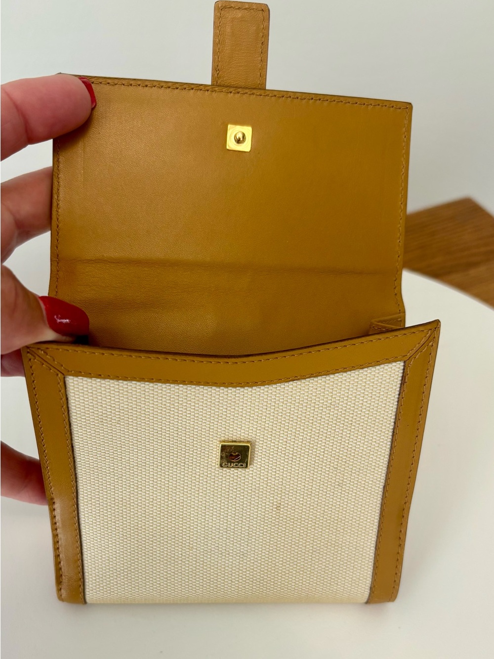 Gucci Bifold Beige Wallet with Tan Leather Double Snap Closure Compact, w/box - Picture 5 of 11